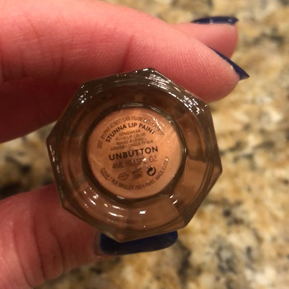 FENTY BEAUTY Stunna Lip Paint Fluid Lip Color - Picture 7 of 9